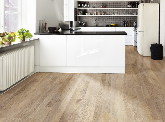 無論在繁華的生活家庭也會(huì)受進(jìn)口地板的吸引 無論在繁華的生活家庭也會(huì)受進(jìn)口地板的吸引