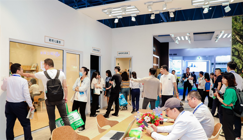 得高補氧學(xué)習(xí)桌亮相第83屆中國教育裝備展示會,富氧科技助力青少年智慧成長 圖片 2 得高補氧學(xué)習(xí)桌亮相第83屆中國教育裝備展示會,富氧科技助力青少年智慧成長 圖片 2